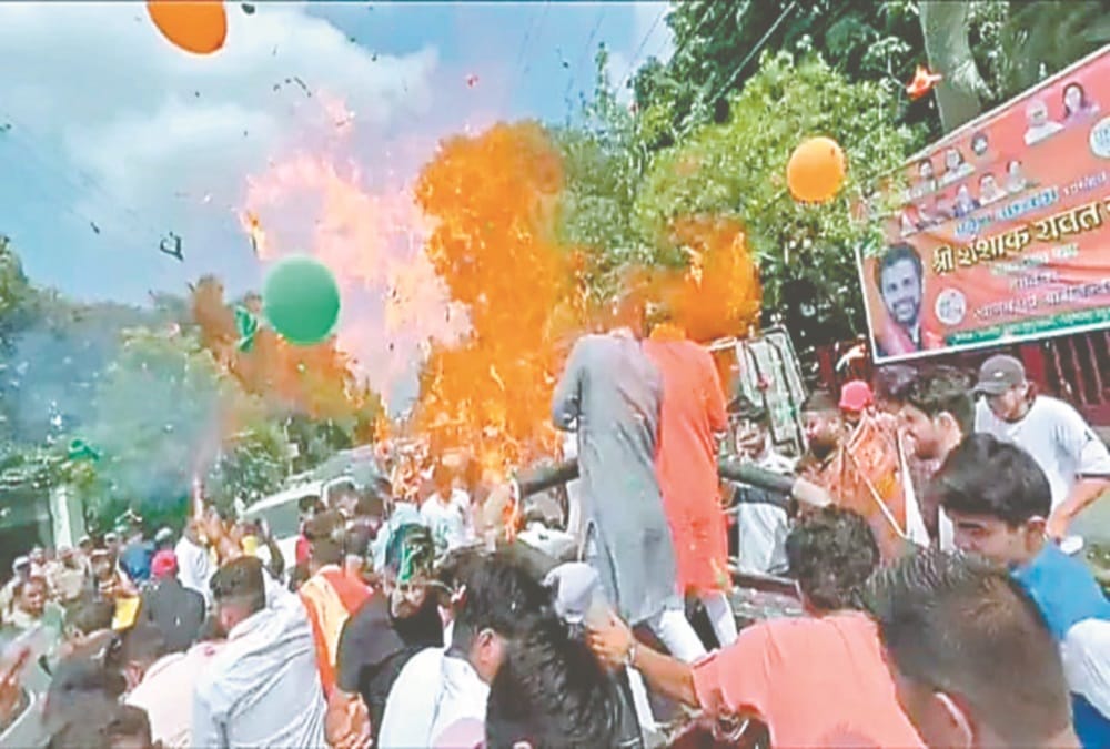 Dehradun News: Gas Balloon Blast in bjym rally due to colour smoke bomb Photos
