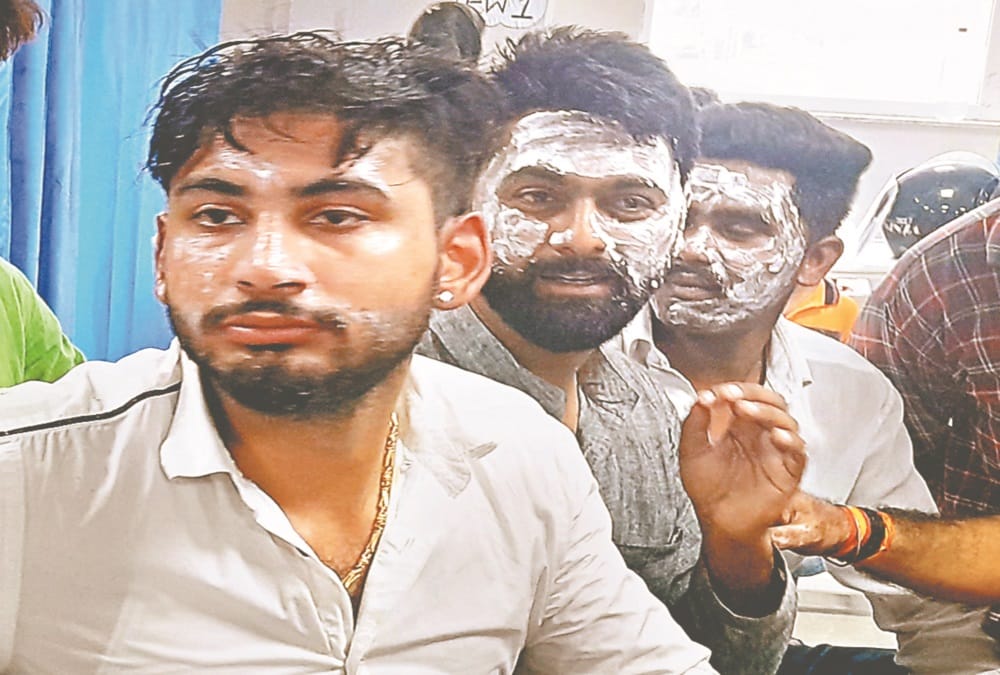 Dehradun News: Gas Balloon Blast in bjym rally due to colour smoke bomb Photos