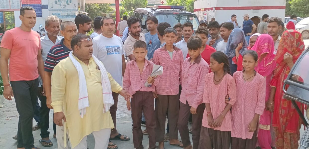 Two youths in car caught on suspicion of kidnapping children