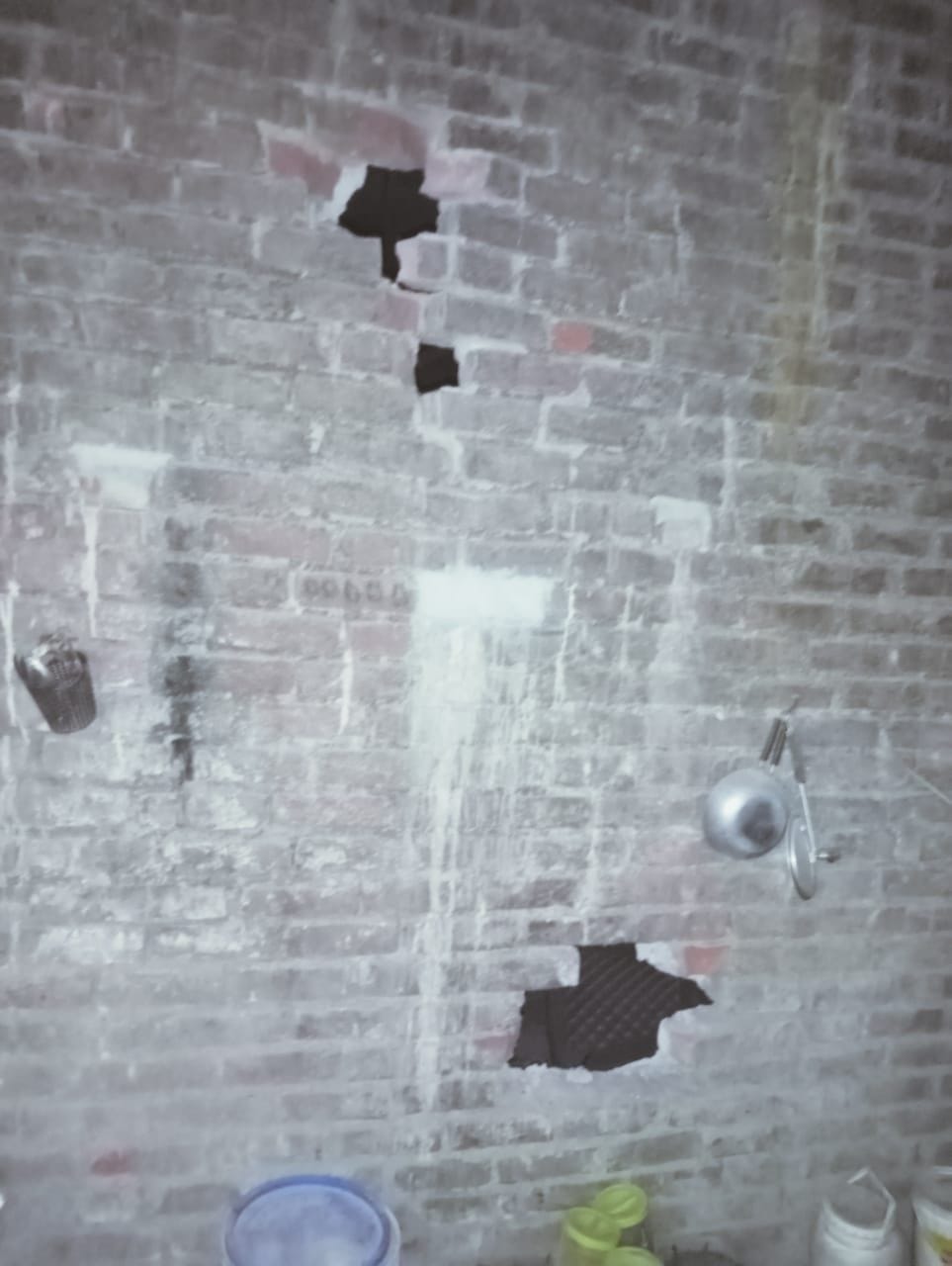 Cylinder kept in a closed room burst, cracks in the walls of many houses