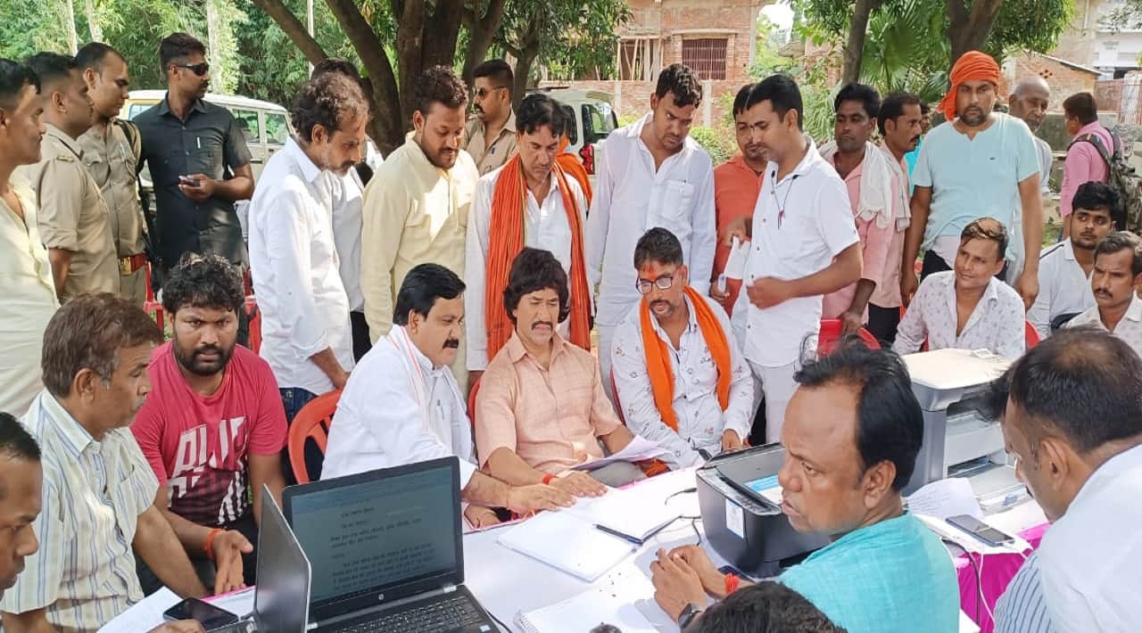Bhojpuri Film City Nirhua set up tent in Azamgarh reached the shooting for the first time after becoming an MP