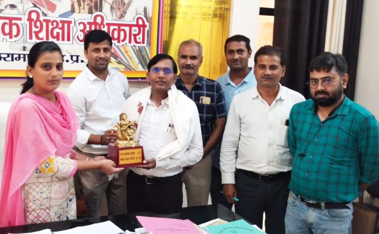 balrampur,award,teacher,cm