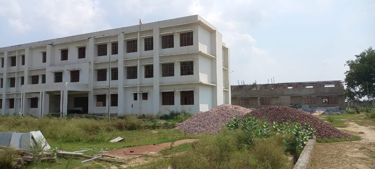 Hathras: Construction of ITI hanged due to lack of budget