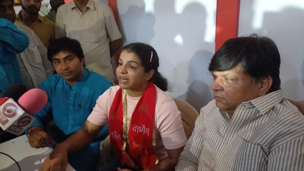 Hathras: Now girls are also bringing medals: Sakshi Malik