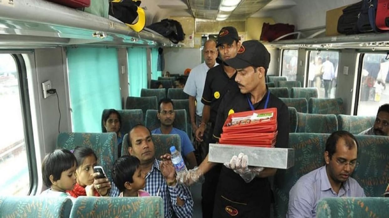 Indian Railways Passengers get free food and snacks when the train is late