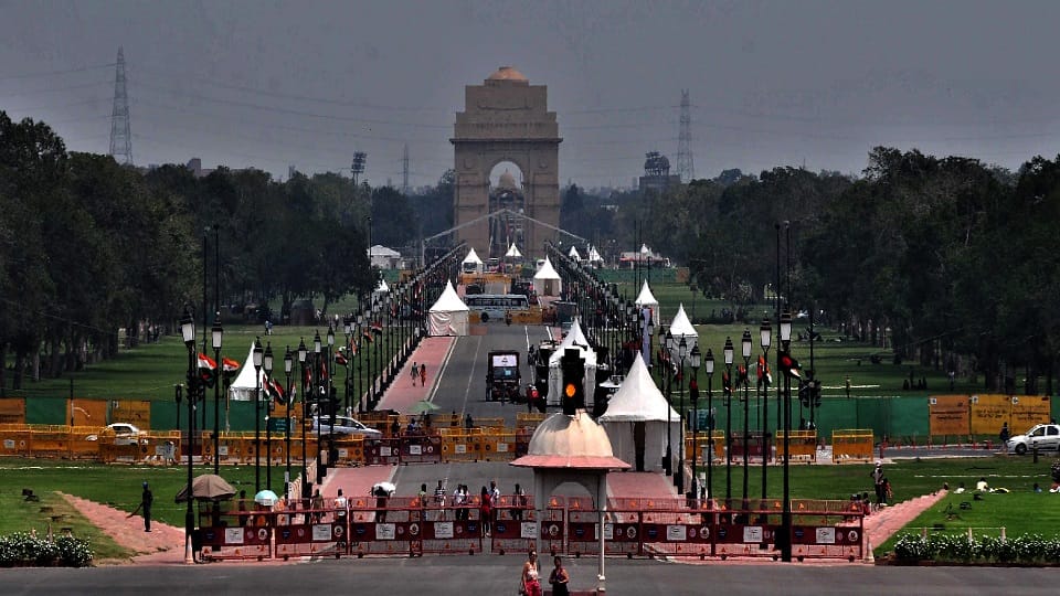 Challans will be deducted for littering on India Gate and kartavya path NDMC starts campaign