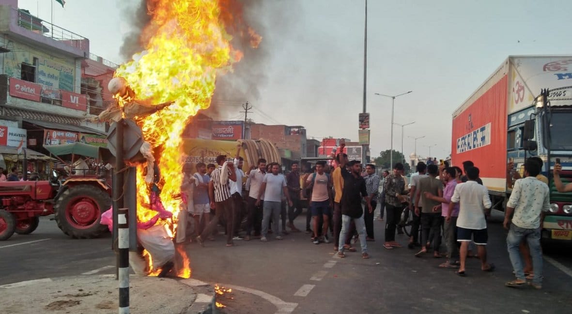 Jat society raged in indecent remarks, effigy burnt