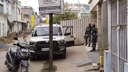 कटोरा तालाब स्थित कारोबारी के घर पर इनकम टैक्स की टीम