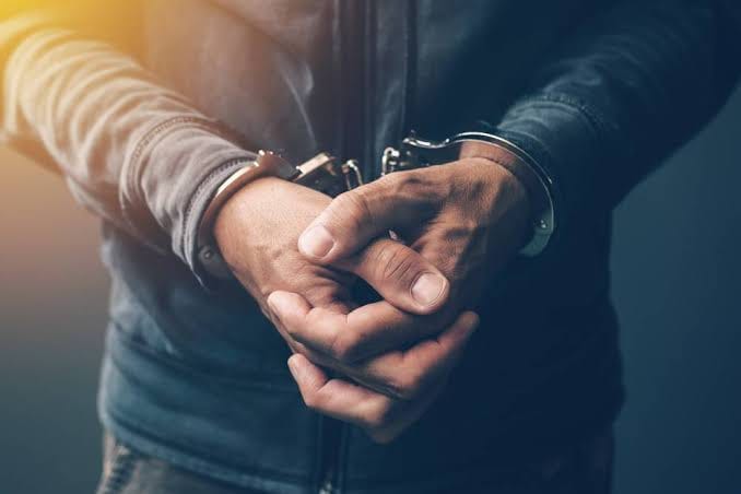 Kaushambi: Police caught the miscreants running away after stealing the child