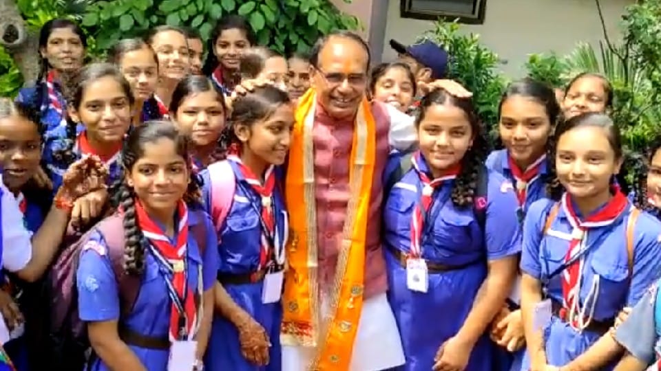 International Literacy Day: Indore in male literacy and Bhopal in female literacy