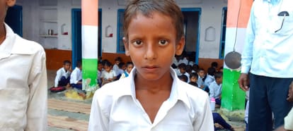 मनोज कुमार, जिसको हाथ पकड़कर खींचने की हुई कोशिश। संवाद