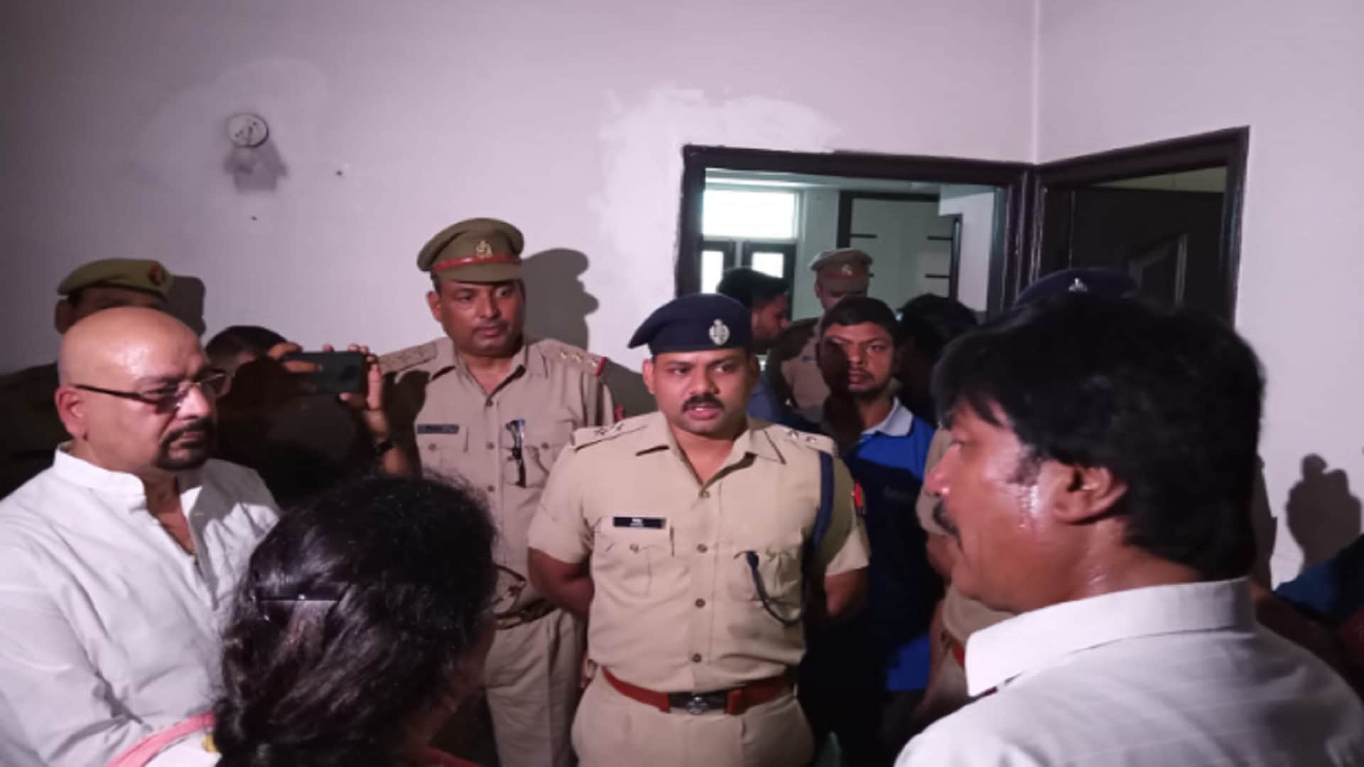 Meerut Police attached a flat of 1.25 crores of Dipin Suri close friend of Badan Singh Baddo