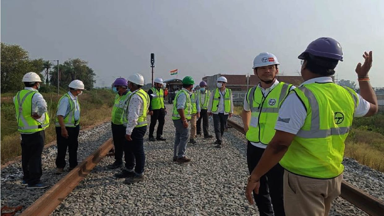 Delegation of Japan visited the corridor in Muzaffarnagar, 1200 meter tracks being laid daily