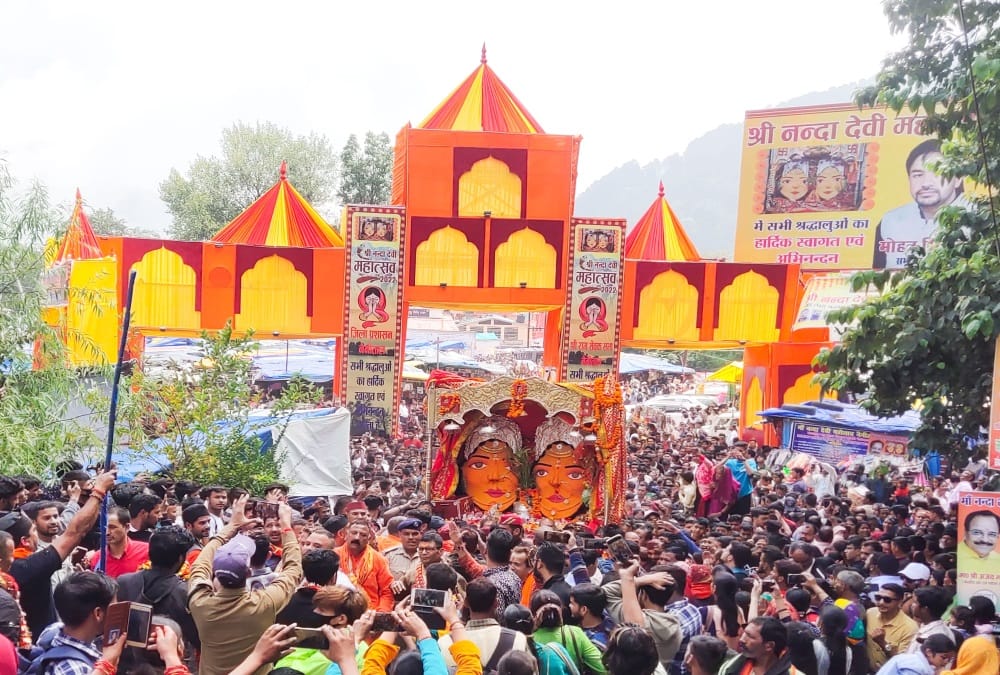 Nanda devi mahotsav 2022: Devotees huge crowd in Maa nanda Sunanda Doli yatra in almora photos