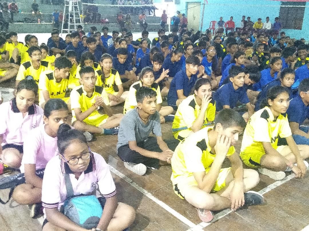 Varanasi A and Agra B players dominate