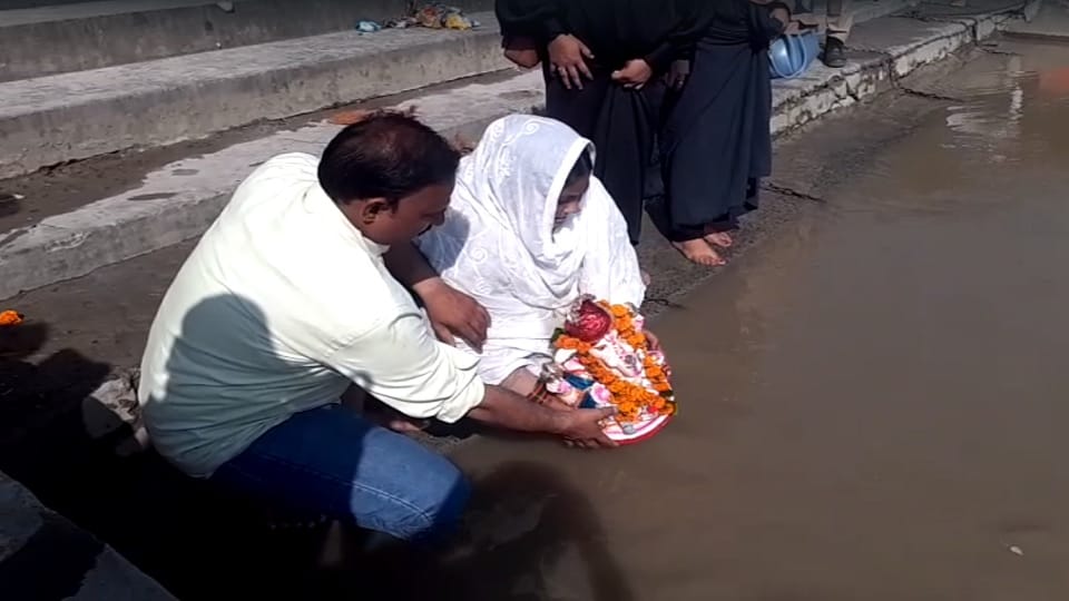 Ruby Asif Khan performed Ganesh Visarjan at Narora Ghat