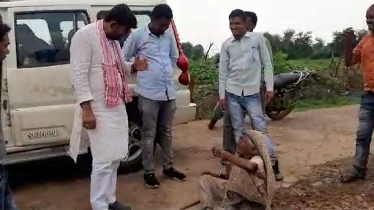 old woman expressed her right to the former MLA like a son in damoh, video viral