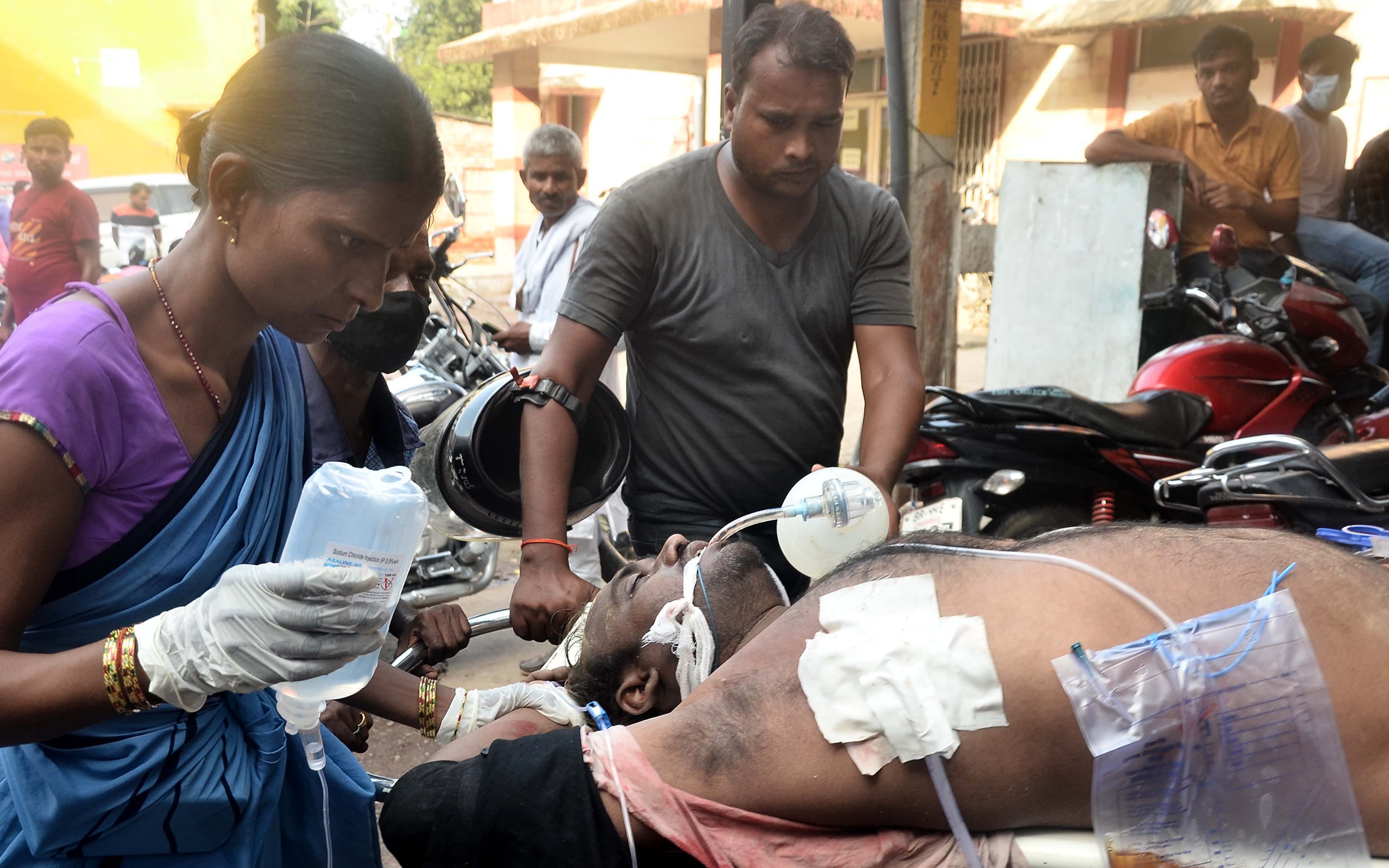 visor of dilapidated house collapsed During the rain in Prayagraj scream shook the heart