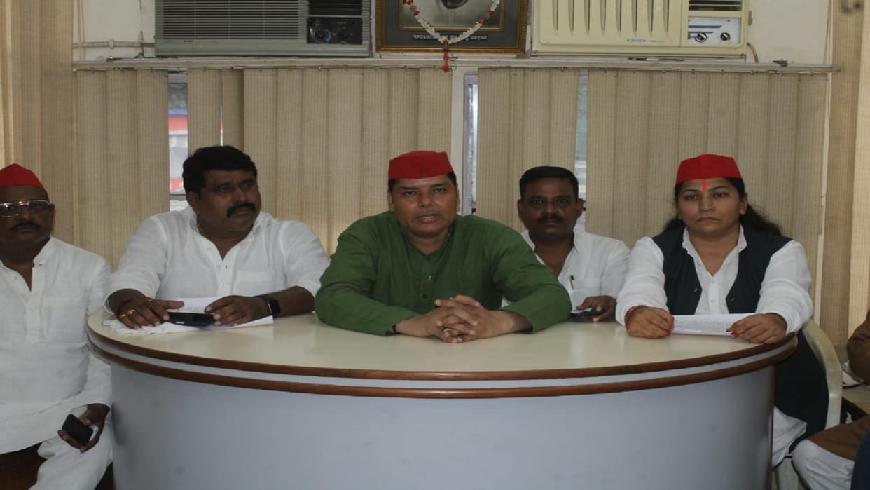 Akhilesh Yadav sent a cheque of 27 lakhs for the people who went to jail it is the matter of EVM case