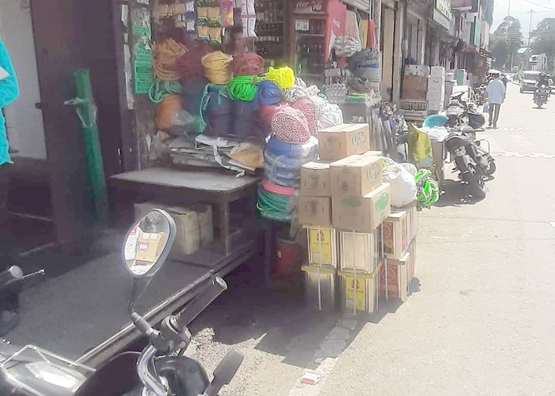 Businessmen remove goods from the streets of Chamba city in two days