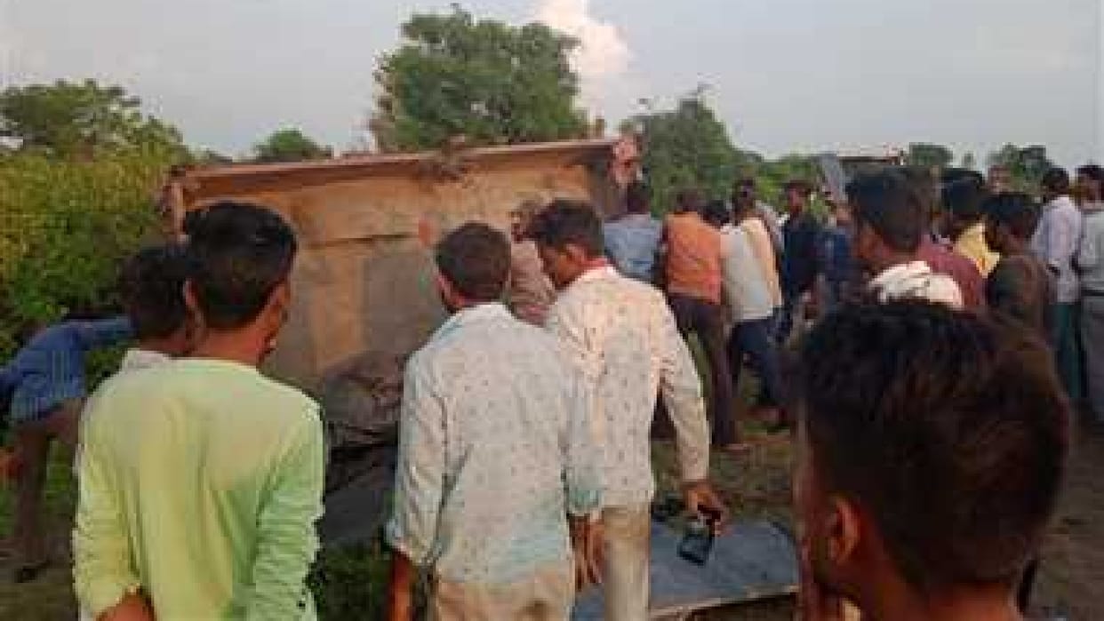 One killed, half a dozen injured due to tractor-trolley overturning in Sehore