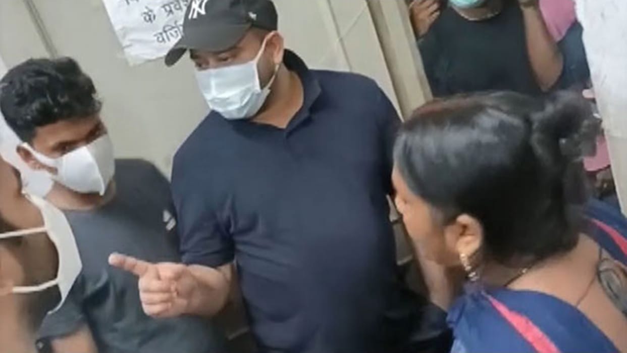 Bihar: Deputy CM Tejashwi Yadav surprise inspection to Patna Medical College Hospital