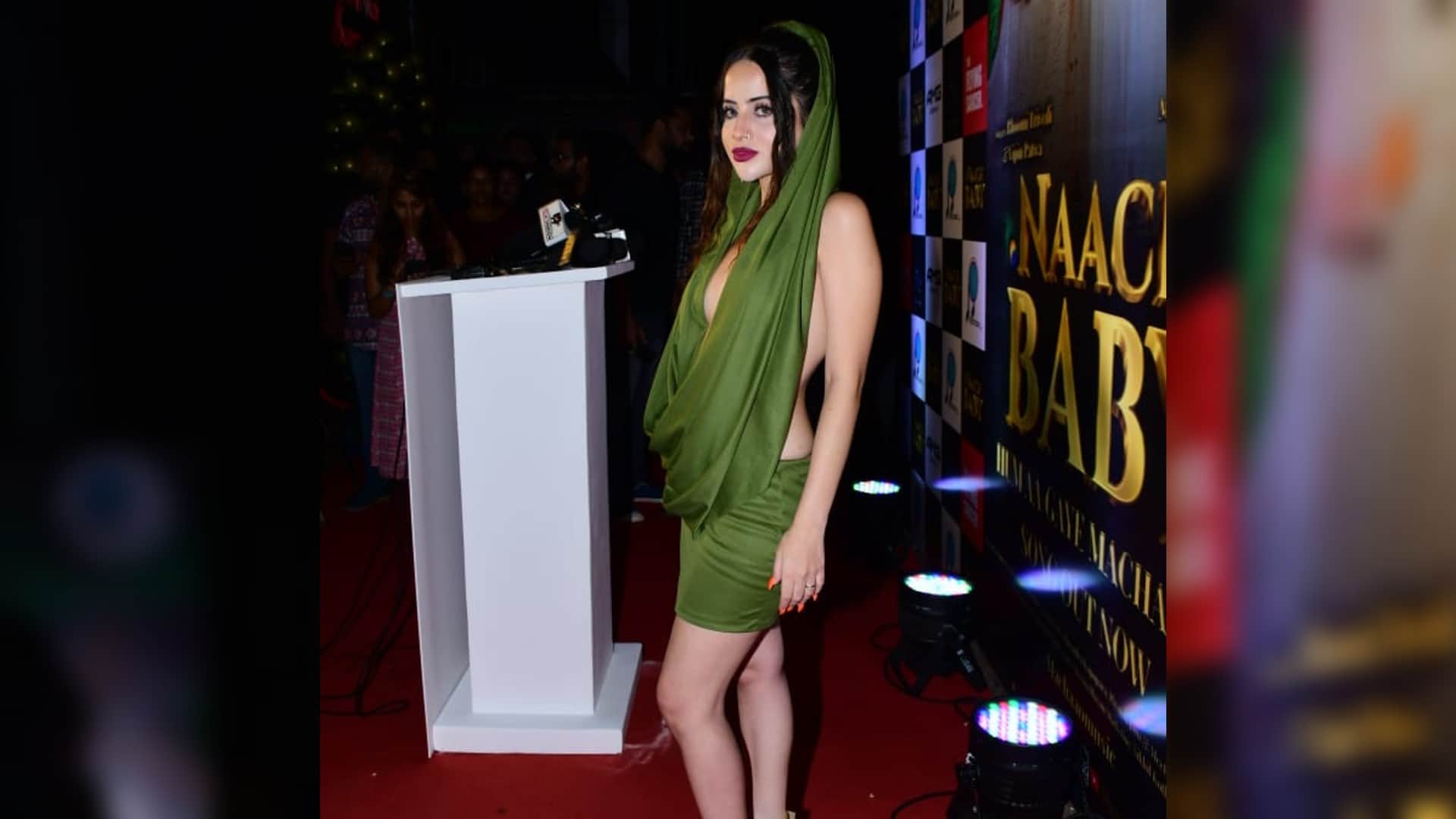 Urfi Javed new look in Green Backless dress goes viral on internet