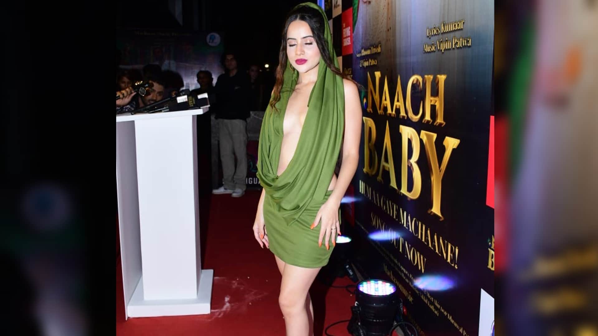 Urfi Javed new look in Green Backless dress goes viral on internet
