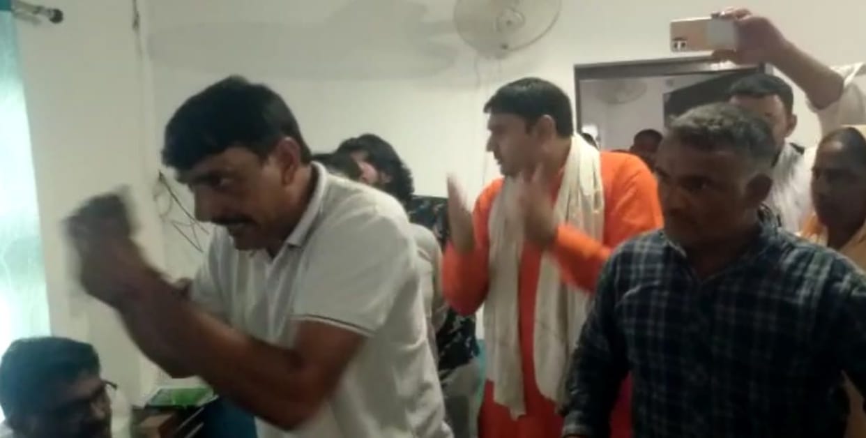Uproar of parents in Vikalp Foundation Institute