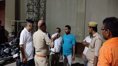 girl dies after stone falling on head from under construction house returning from Kashi Vishwanath temple