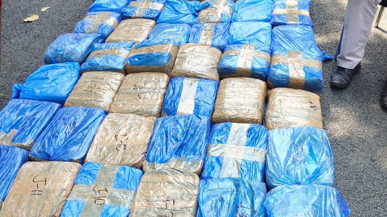 Two inter-state ganja smugglers caught at Cantt station 27 kg of goods recovered