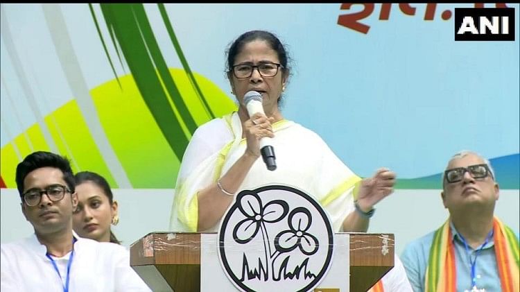 Mamata Banerjee Dharna: केंद्र सरकार के खिलाफ आज धरने पर बैठेंगी ममता, टीएमसी सांसद भी करेंगे विरोध प्रदर्शन