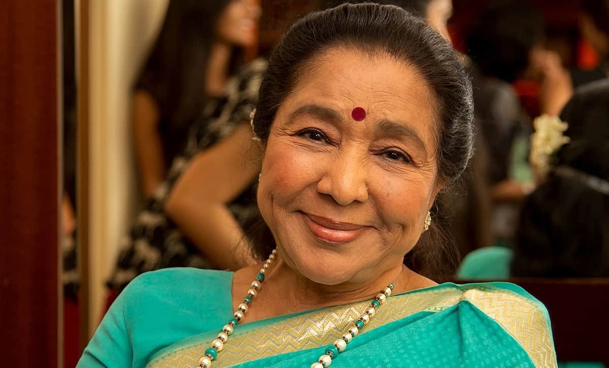 Asha Bhosle on moving forward in her career says As a singer I wanted to be different from Lata Mangeshkar
