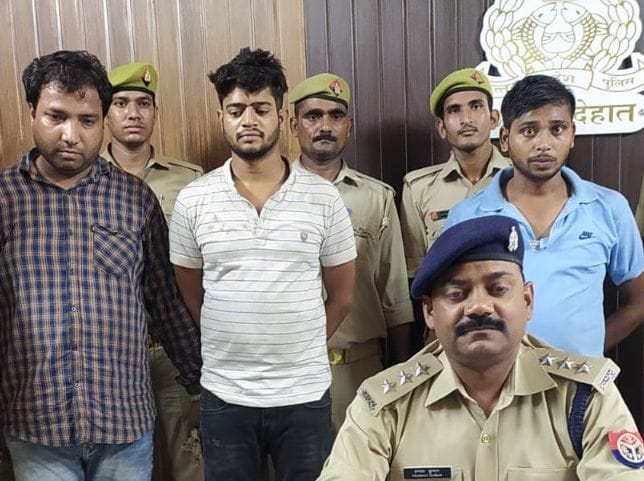 Kanpur Dehat: Three vicious people arrested for withdrawing money from accounts by changing debit cards, 66 debit cards recovered