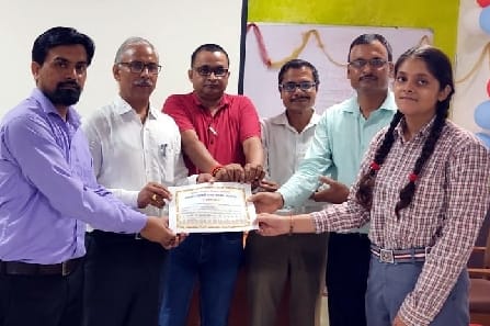 Akshara topped in Divisional Science Seminar held in Lucknow