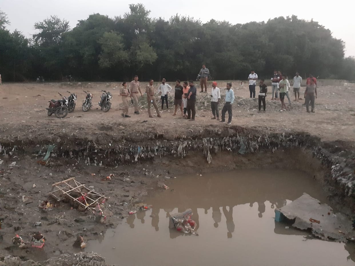 Immersed Ganesh idols found in a heap of garbage, people created a ruckus