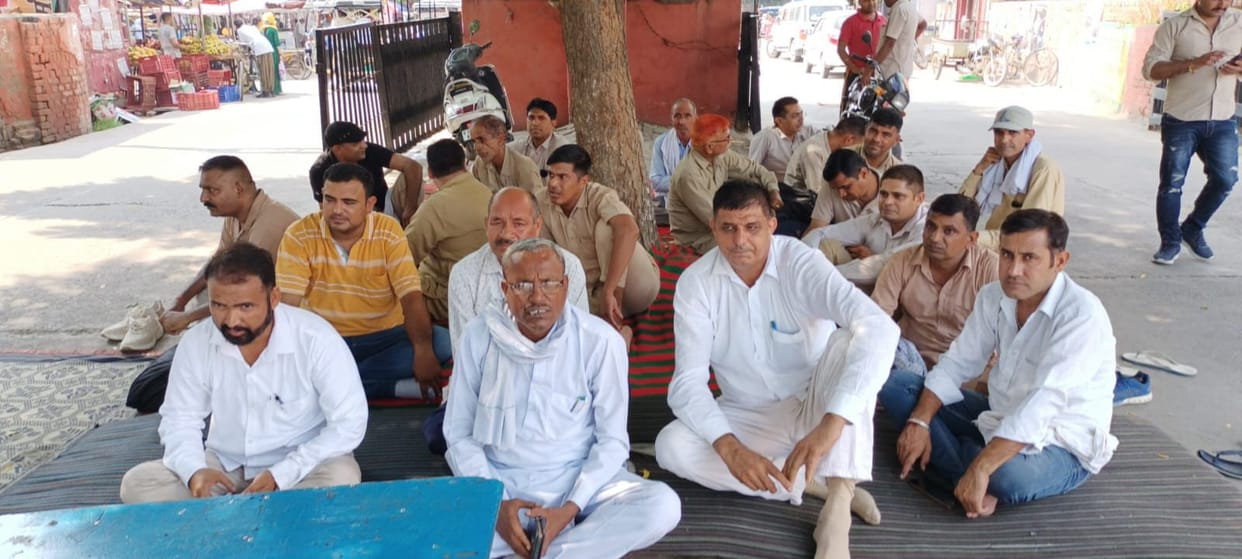 143 buses did not run in the district, city service also stopped