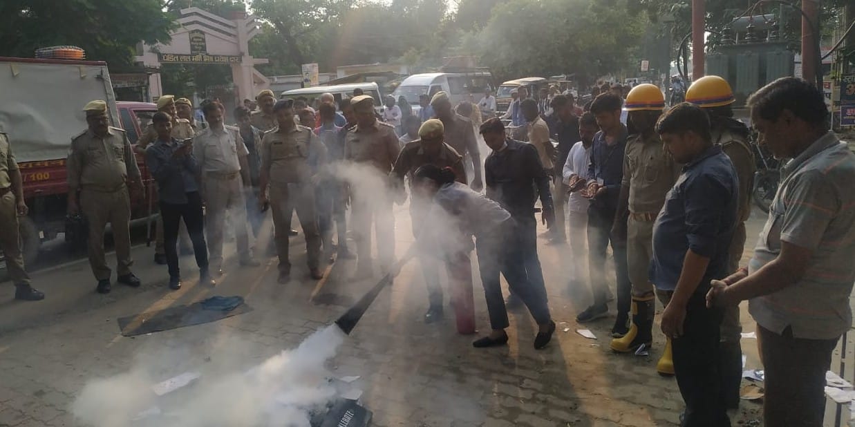 Mockdrill: One worker got scorched in extinguishing the fire in the mall