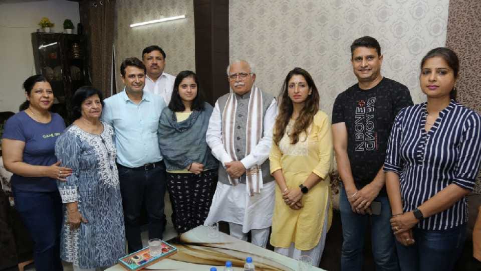 Haryana Chief Minister Manohar Lal reached house of Ishita in Chandigarh