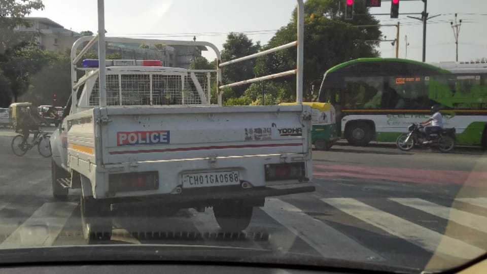 Police car parked at zebra crossing, challan cut in 40 minutes after complaining on twitter