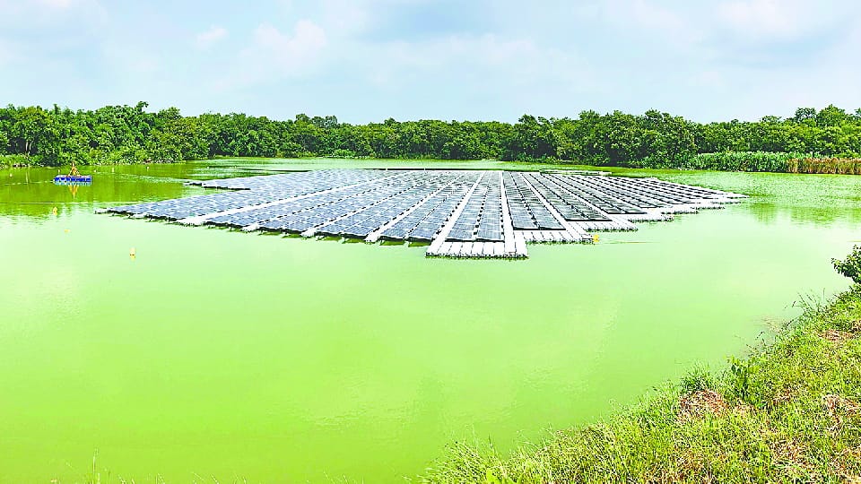 Land lying low, 500 kW floating solar panel installed on the water in the lake