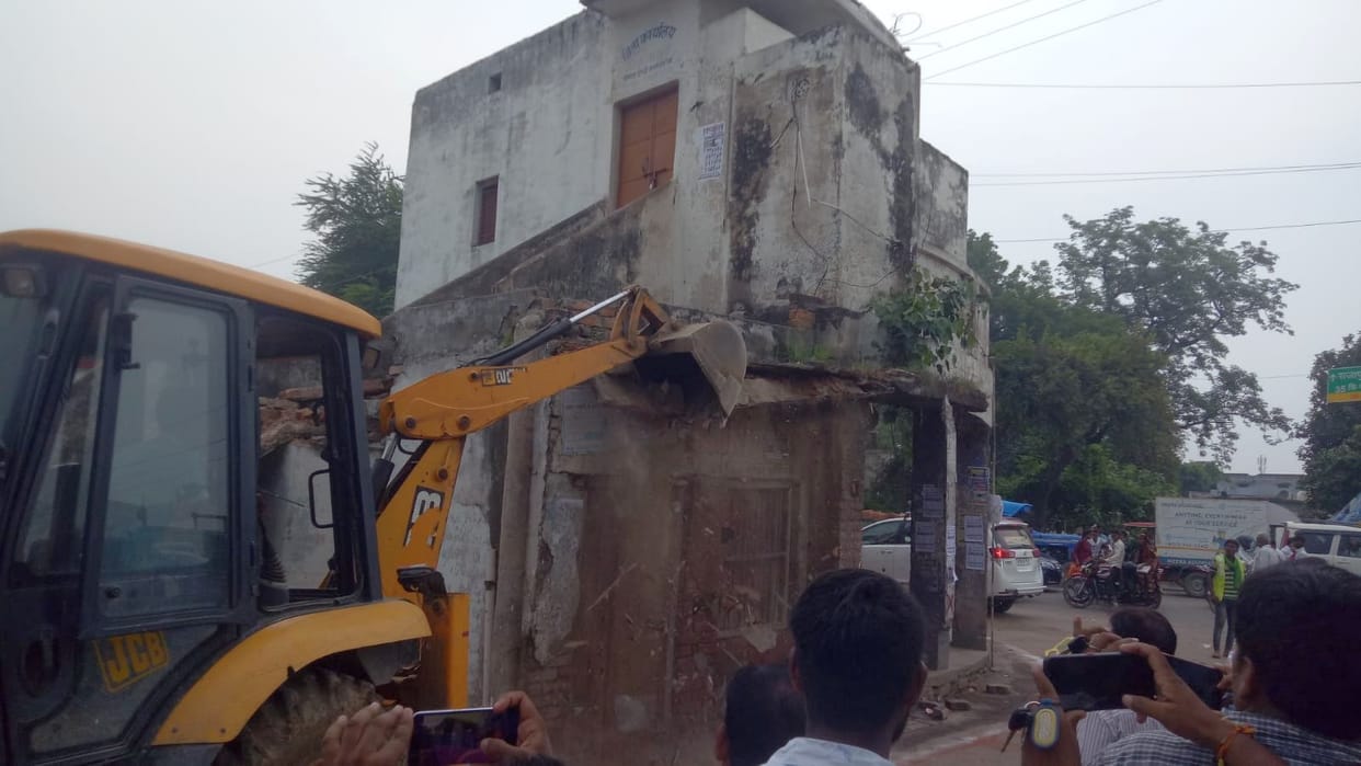 Chitrakoot: Bulldozer ran at Ramayana fair office
