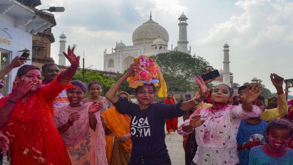 Traffic Diversion due to Ganesh idol immersion in Agra