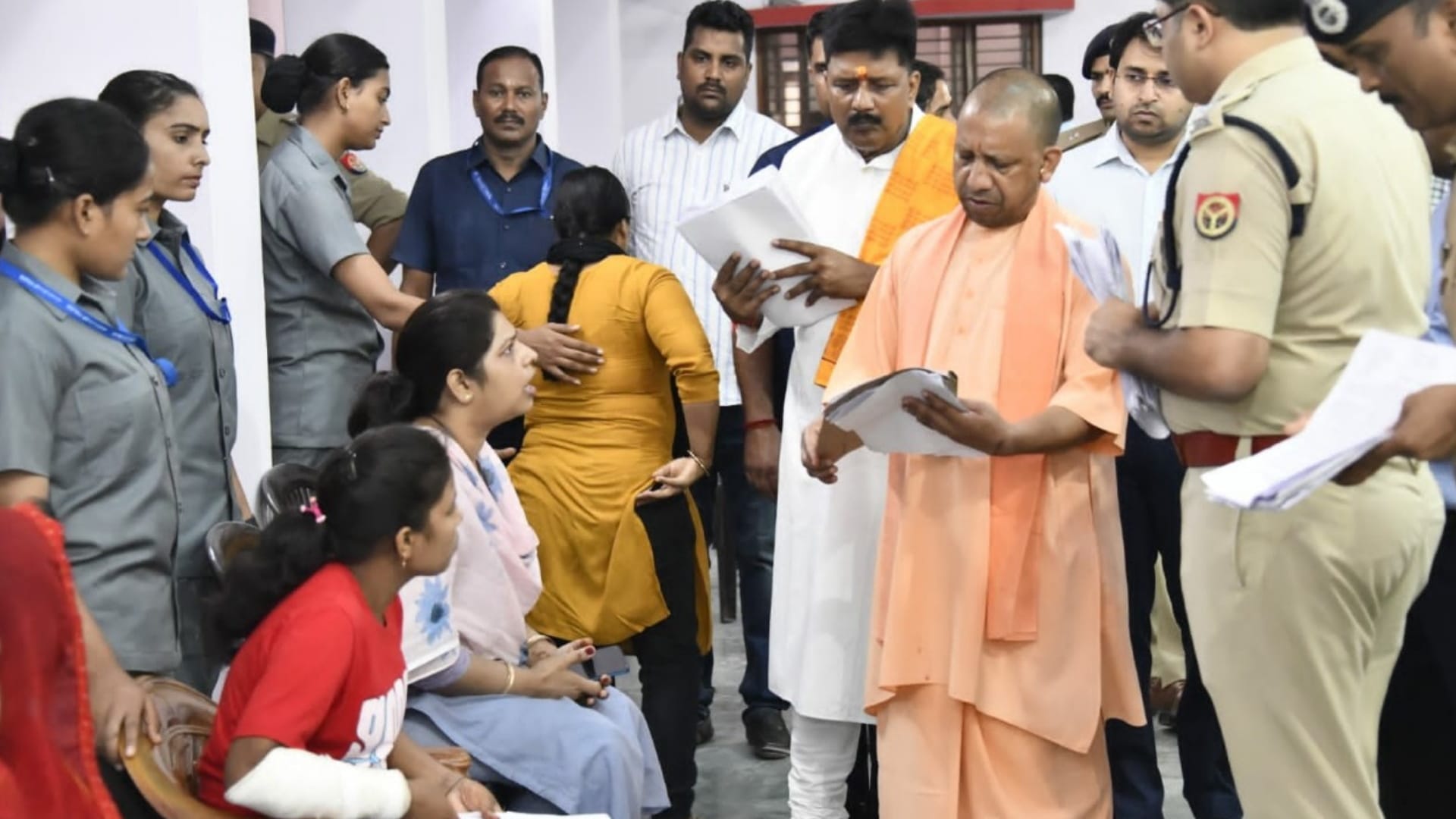 cm yogi listen problem in gorakhnath janta darbar Gorakhpur