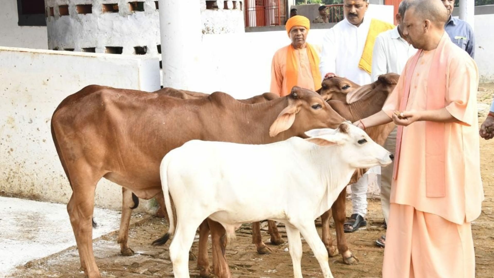 cm yogi listen problem in gorakhnath janta darbar Gorakhpur