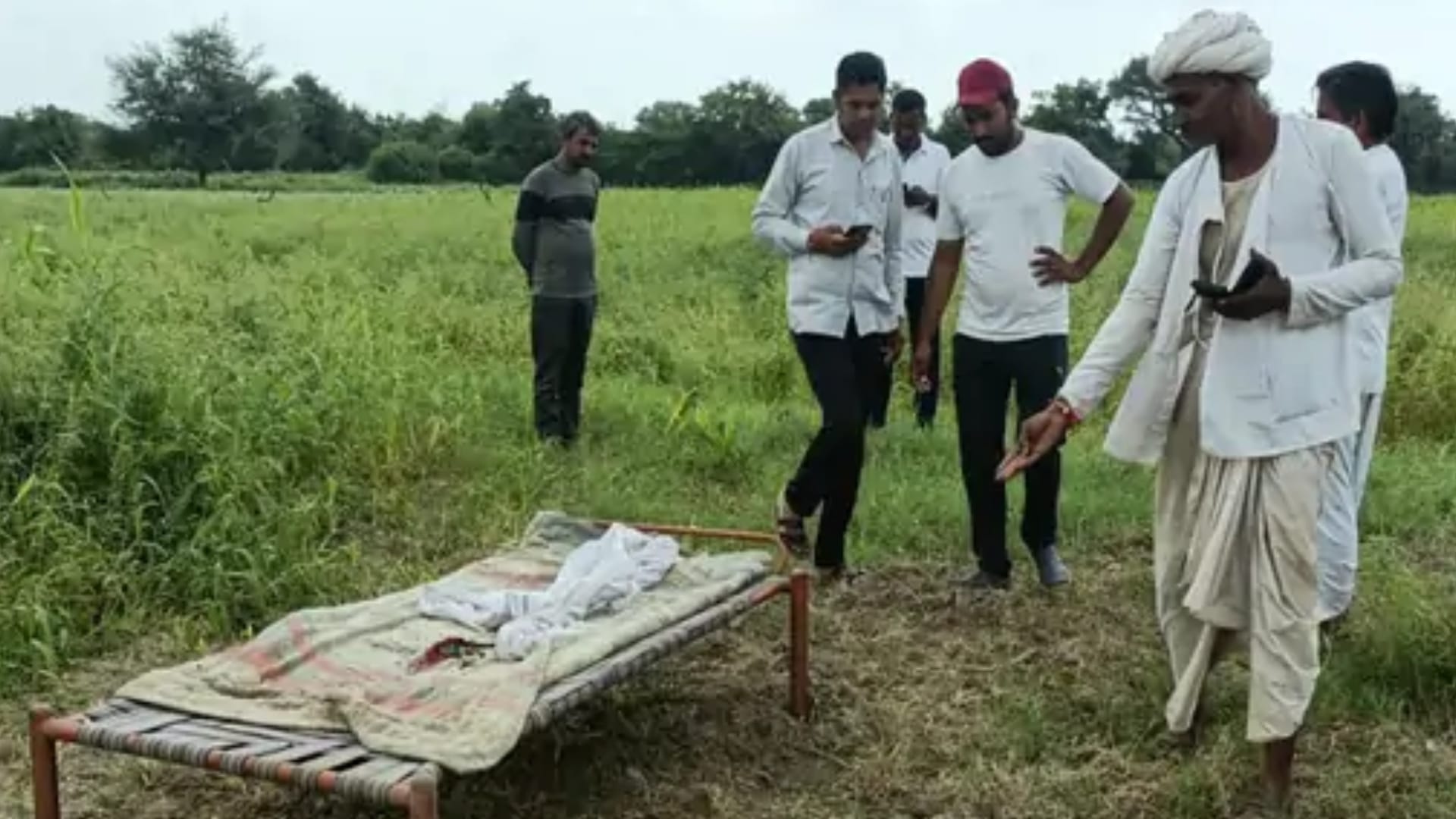 14 year old daughter fight with bear to save father in Sirohi