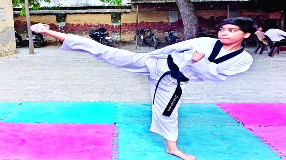 Agra Player Harshita to participate in International Taekwondo Championship in Nepal