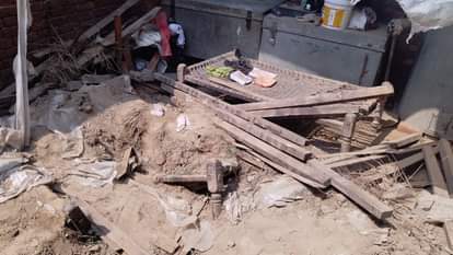 रोहतक में गिरी मकान की छत।