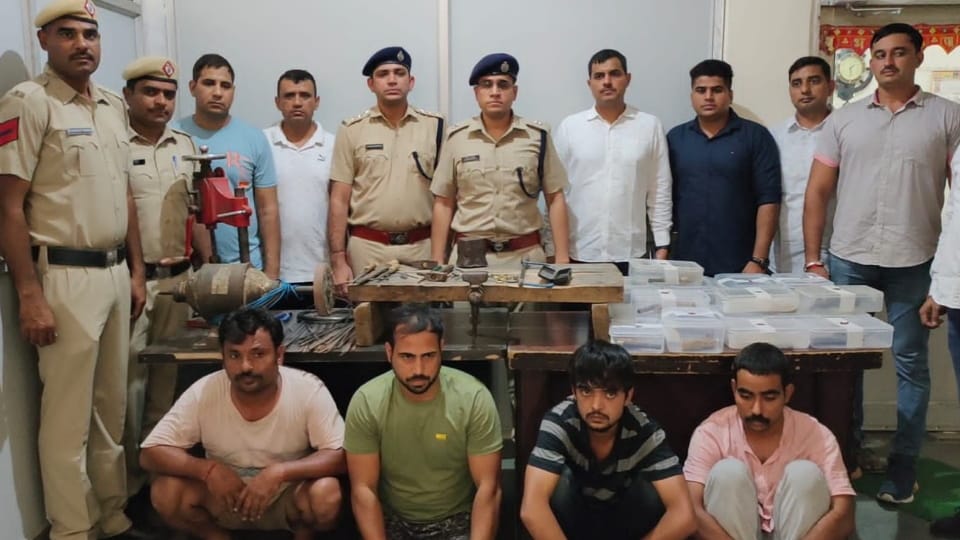 CIA Bahadurgarh-Two Police raided factory manufacturing illegal arms in Aligarh of Uttar Pradesh