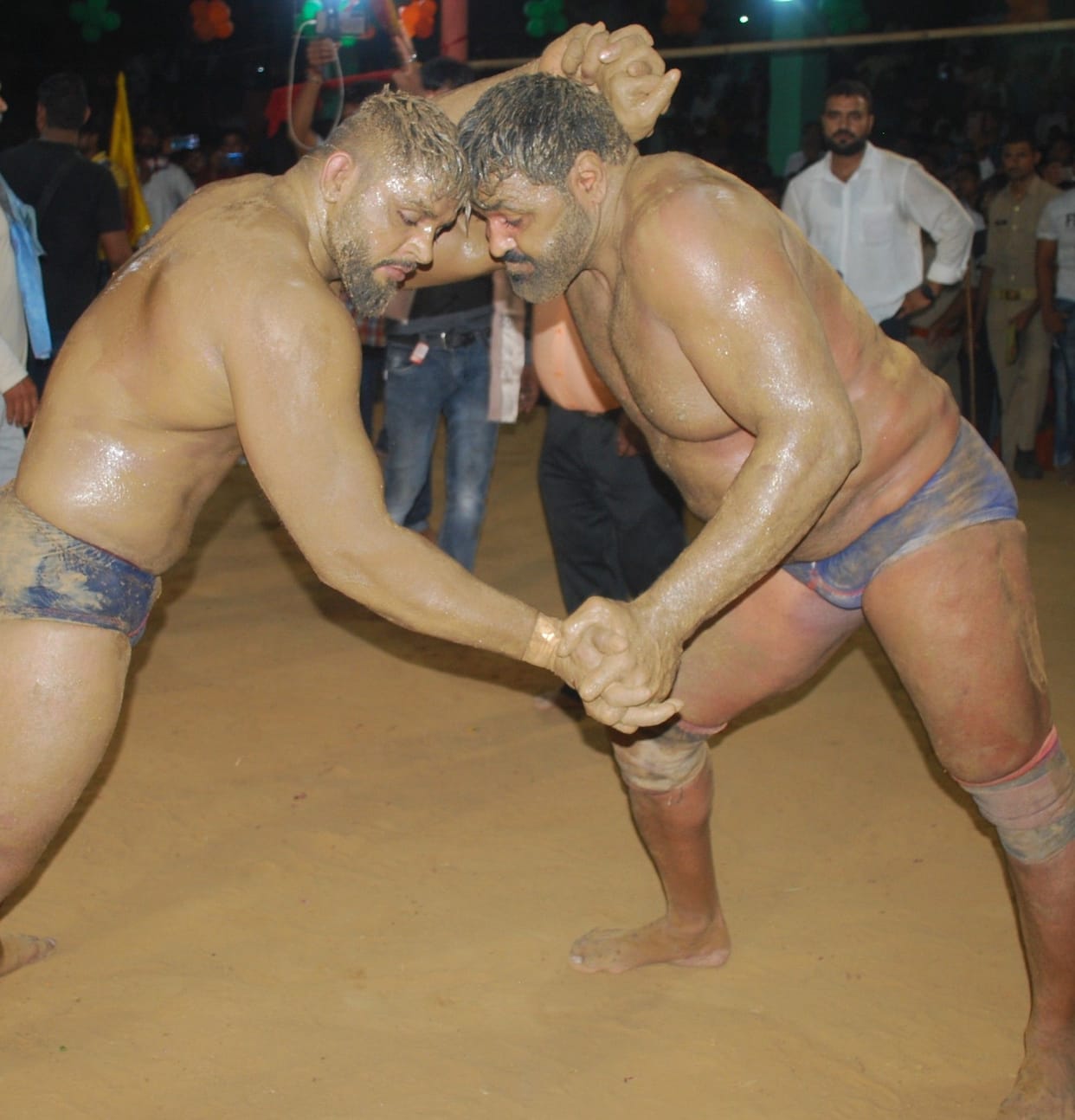 Hathras: Final wrestling of five lakh 84 thousand ended on equal footing